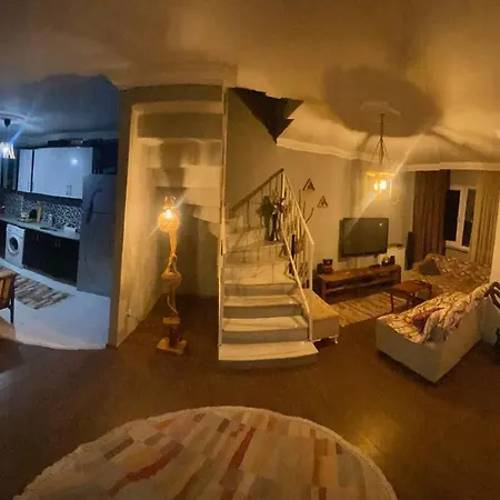 Apartment Triplex House Near The Airport