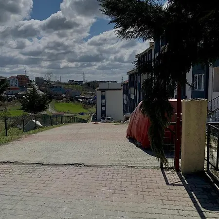 Triplex House Near The Airport Apartment *