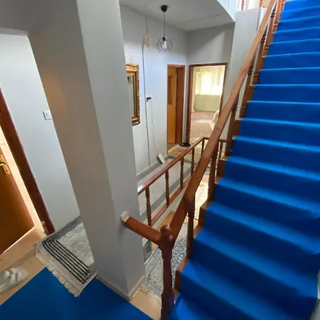 Homestay Triplex House Near The Airport *