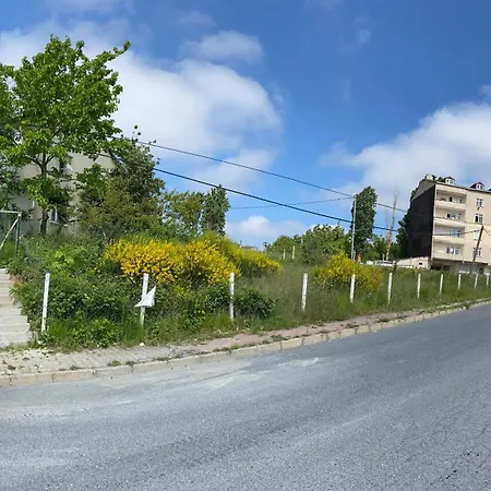 Triplex House Near The Airport *